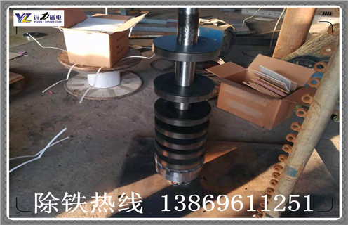 鐵礦干粉磁選機(jī)，鐵礦干粉磁選機(jī)經(jīng)得起客戶比較_磁性礦鐵礦干粉磁選機(jī)經(jīng)得起客戶比較_鐵礦干粉磁選機(jī)經(jīng)得起客戶比較工作視頻皮帶及結(jié)構(gòu)價(jià)格