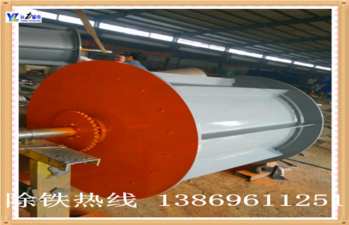 全磁　遠(yuǎn)力磁電生產(chǎn)的全磁滾筒通常安裝在輸送帶端頭上，使用環(huán)境更適用于大批量的礦石，谷物，沙子，砂礫，塑料，木材，碎玻璃，廢料等干性物料中的跟大含量的鐵屑，鐵片，鐵塊或者其他鐵磁性物料自動(dòng)分離。